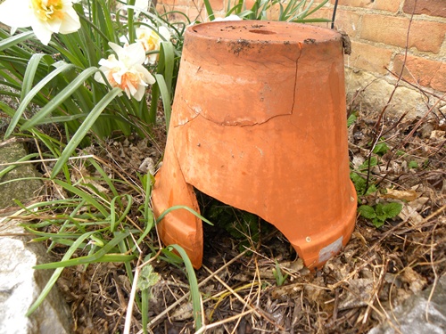 DIY Recycled Toad House From An Old Clay Pot