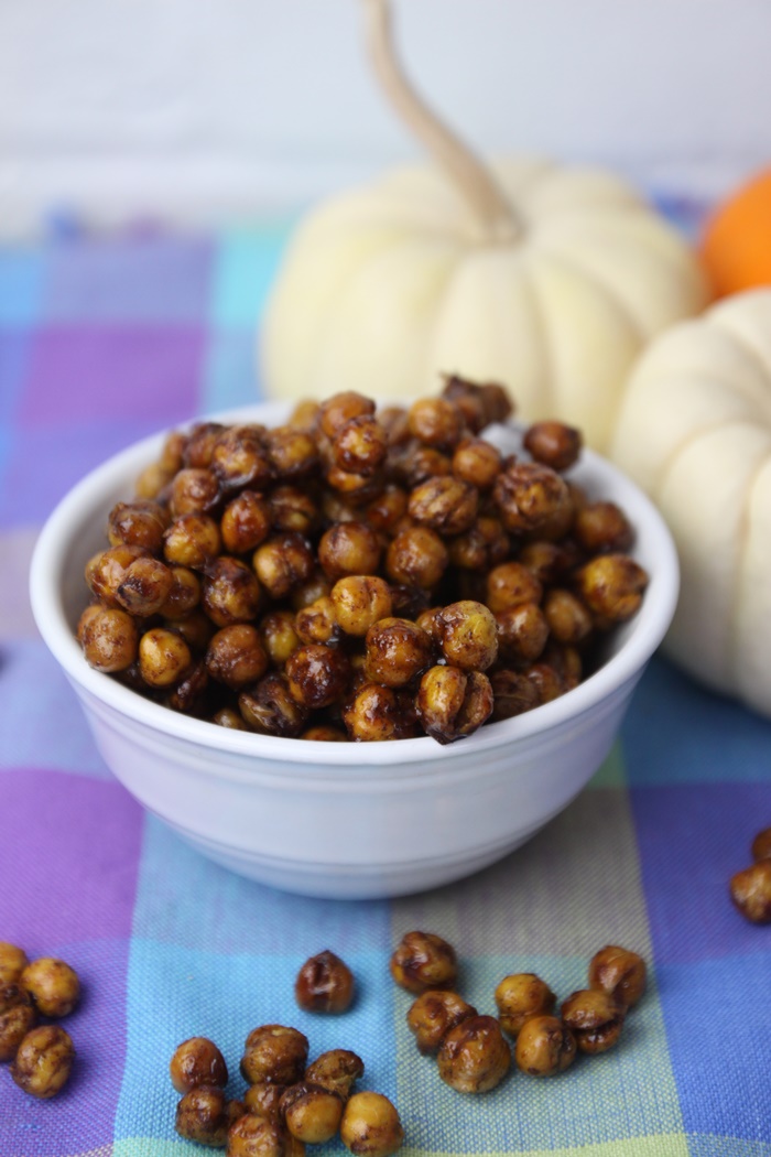 Pumpkin spice honey roasted chickpeas recipe. Great for fall!
