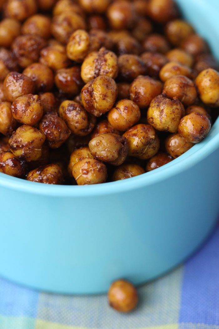 Pumpkin spice roasted chickpeas recipe. Great for fall snack idea on the go!